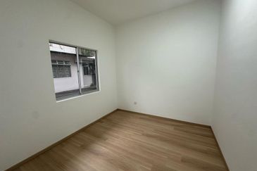 Jalan Setia Tropika 4/1