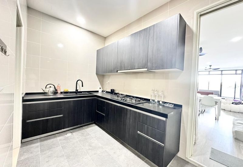 Residensi Ledang @ Brand New Furnished with Lake View Town House