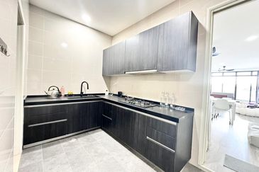 Residensi Ledang @ Brand New Furnished with Lake View Town House