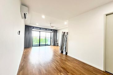 Residensi Ledang @ Brand New Furnished with Lake View Town House