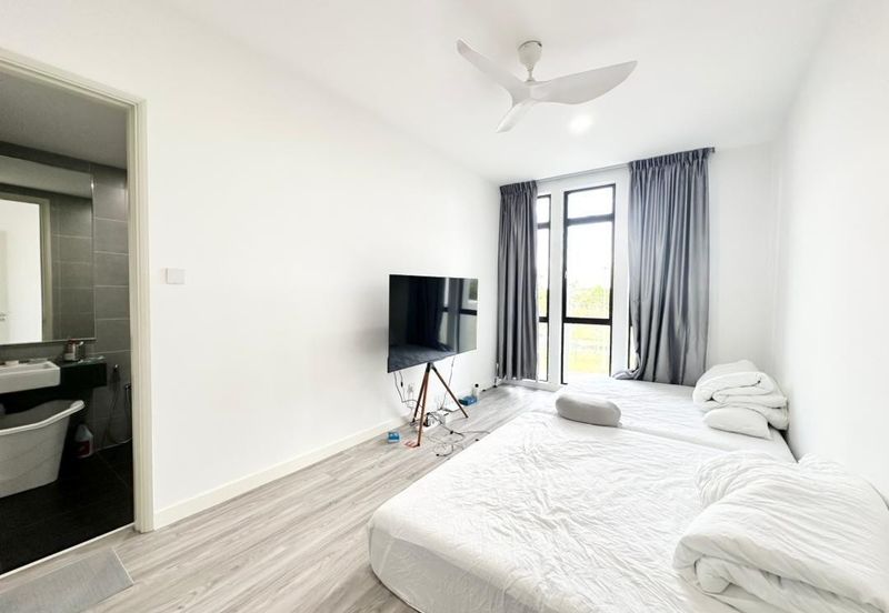 Residensi Ledang @ Brand New Furnished with Lake View Town House