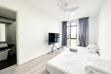 Residensi Ledang @ Brand New Furnished with Lake View Town House