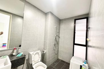 Residensi Ledang @ Brand New Furnished with Lake View Town House