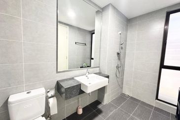 Residensi Ledang @ Brand New Furnished with Lake View Town House