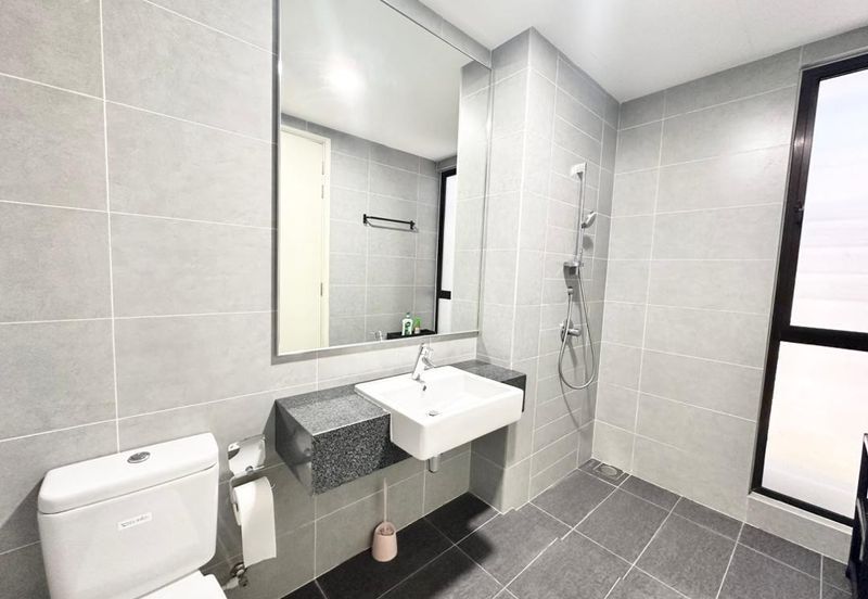 Residensi Ledang @ Brand New Furnished with Lake View Town House