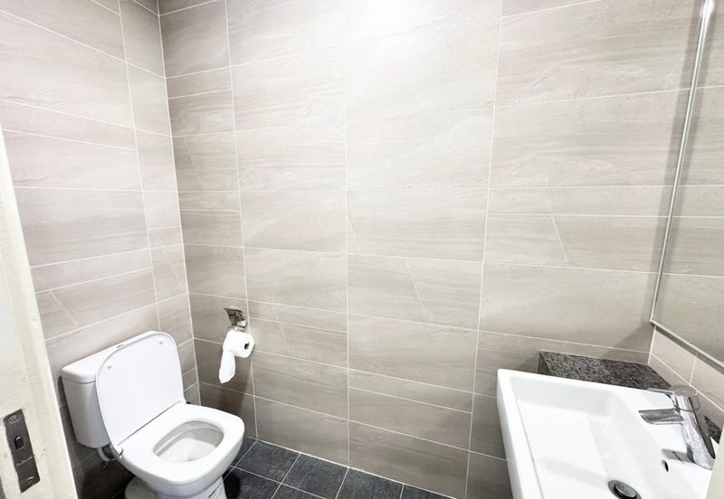 Residensi Ledang @ Brand New Furnished with Lake View Town House