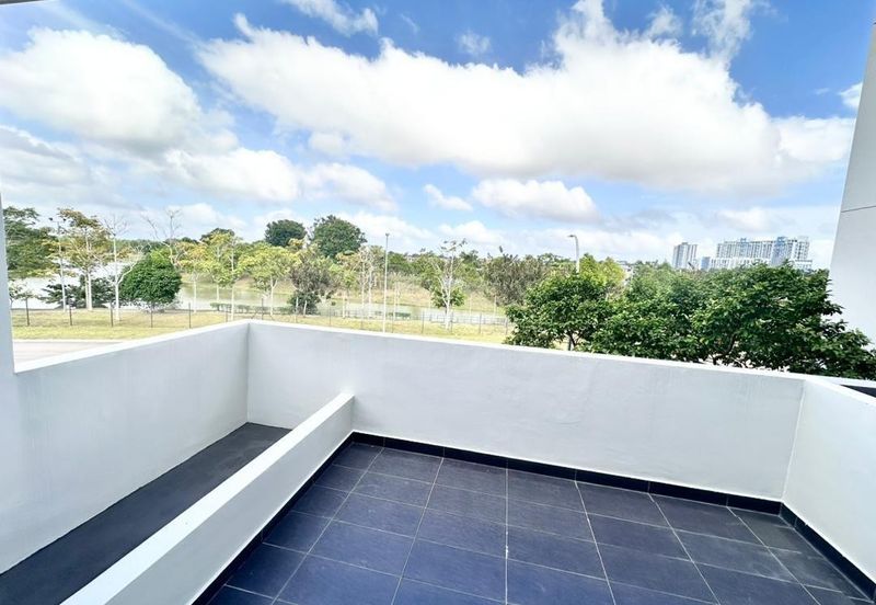 Residensi Ledang @ Brand New Furnished with Lake View Town House