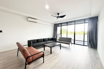 Residensi Ledang @ Brand New Furnished with Lake View Town House