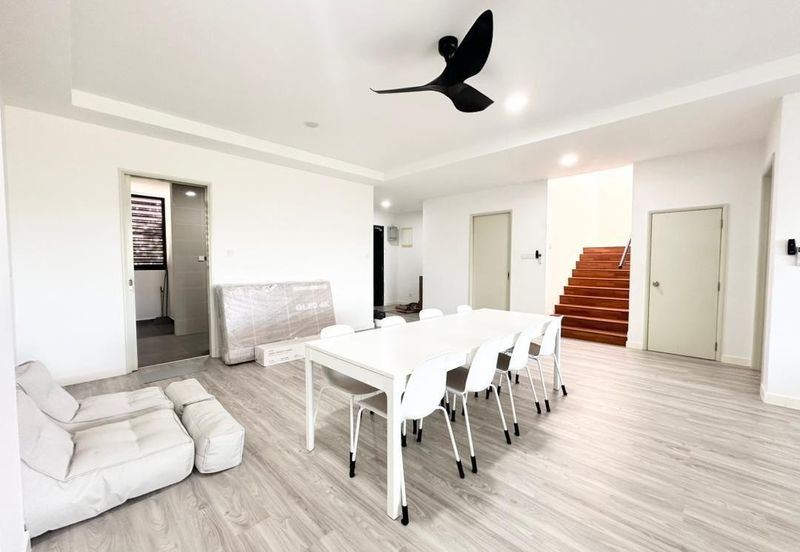 Residensi Ledang @ Brand New Furnished with Lake View Town House