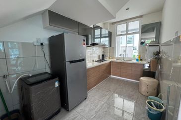 D' Lagoon @ Corner Lot 3-storey Lakeview Villa