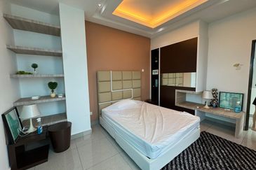 D' Lagoon @ Corner Lot 3-storey Lakeview Villa