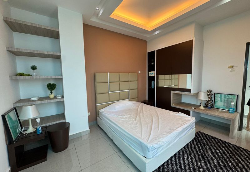 D' Lagoon @ Corner Lot 3-storey Lakeview Villa