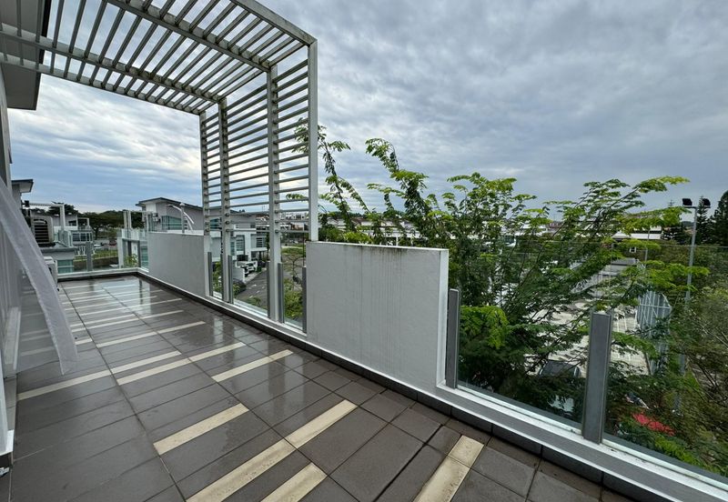 D' Lagoon @ Corner Lot 3-storey Lakeview Villa