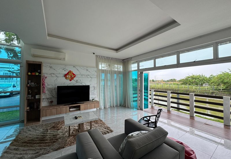 D' Lagoon @ Corner Lot 3-storey Lakeview Villa