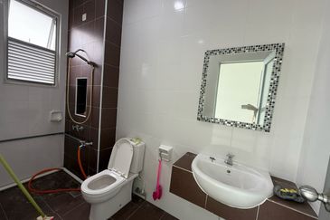 IOI Palm Villa Gate C @ Good Condition 2-storey Semi-D House