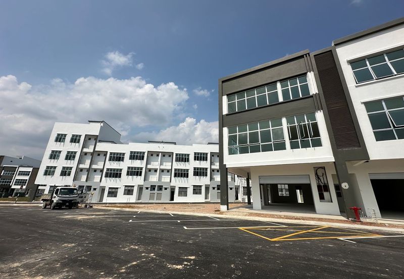 Summit Commercial Hub