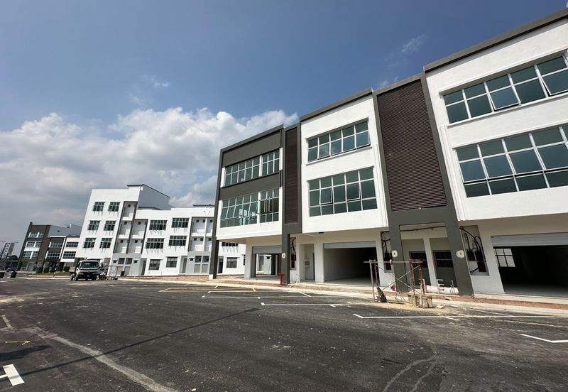 Summit Commercial Hub