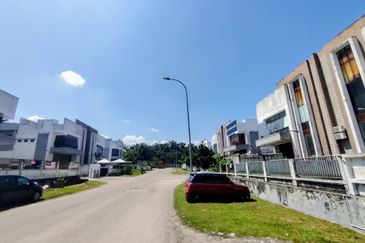 Alam Jaya Business Park @ Intermediate 1.5-storey Semi-D Factory