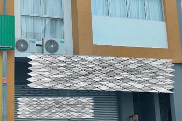 Molek Hub @ Intermediate Bare unit 3-storey Shop Lot