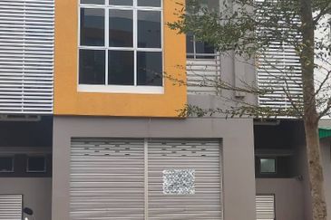 Molek Hub @ Intermediate Bare unit 3-storey Shop Lot