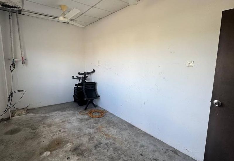 Opposite Gaint Plentong @ Facing Main Road Commercial Building & Land