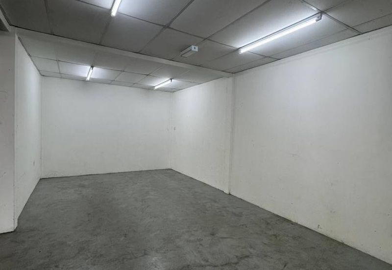 Opposite Gaint Plentong @ Facing Main Road Commercial Building & Land