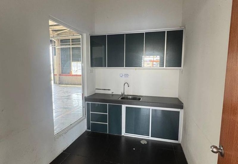 Opposite Gaint Plentong @ Facing Main Road Commercial Building & Land