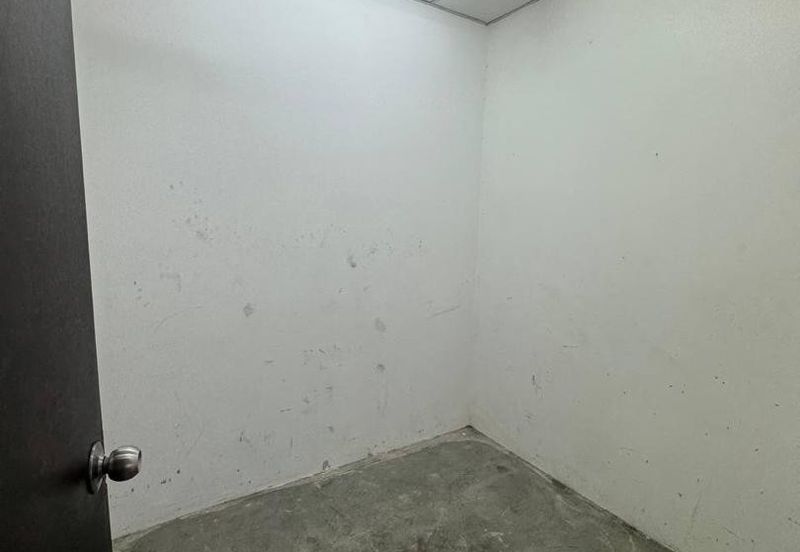 Opposite Gaint Plentong @ Facing Main Road Commercial Building & Land