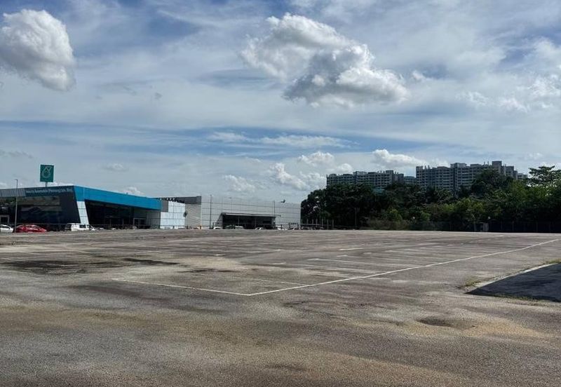 Opposite Gaint Plentong @ Commercial Land with Shelter and Open Area
