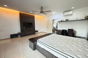 Maple Red, Adda Heights