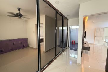 Maple Red, Adda Heights