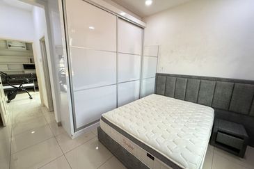 Maple Red, Adda Heights