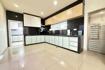 Maple Red, Adda Heights