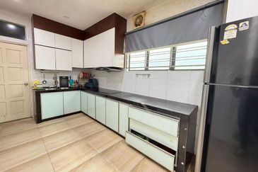 Maple Red, Adda Heights