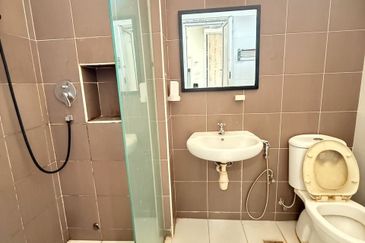 Maple Red, Adda Heights