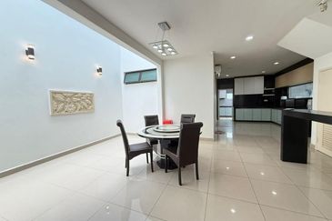 Maple Red, Adda Heights