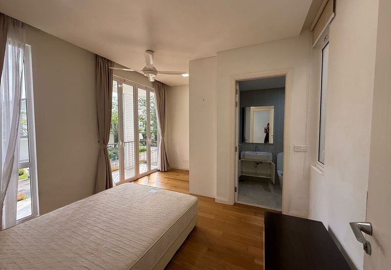 Emerald Bay @ Puteri harbour