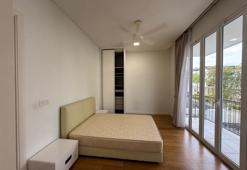 Emerald Bay @ Puteri harbour