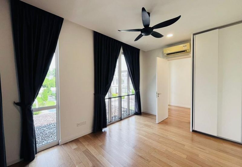 Emerald Bay @ Puteri harbour