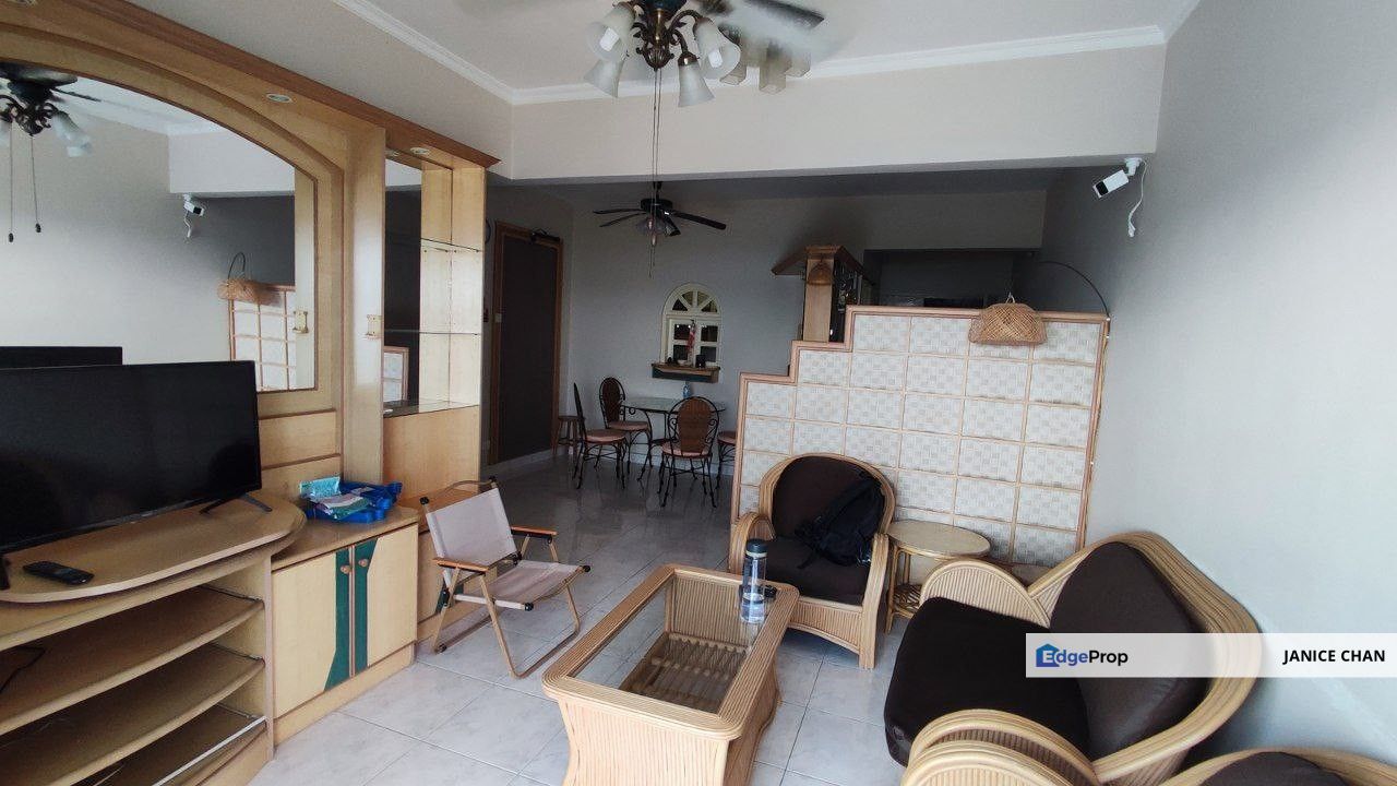 Middle Room @ Fair View Permas Jaya. Walking distance to shops and bus stop, Johor, Permas Jaya/Senibong