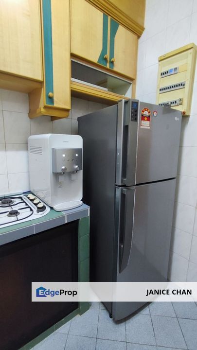 Middle Room @ Fair View Permas Jaya. Walking distance to shops and bus stop, Johor, Permas Jaya/Senibong