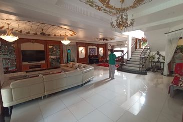 Fully Renovated, Ready to Move in Bungalow