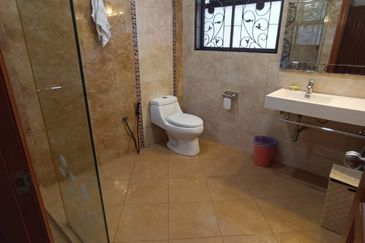 Fully Renovated, Ready to Move in Bungalow