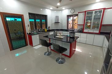 Fully Renovated, Ready to Move in Bungalow