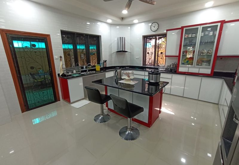 Fully Renovated, Ready to Move in Bungalow