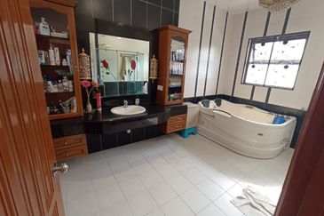 Fully Renovated, Ready to Move in Bungalow