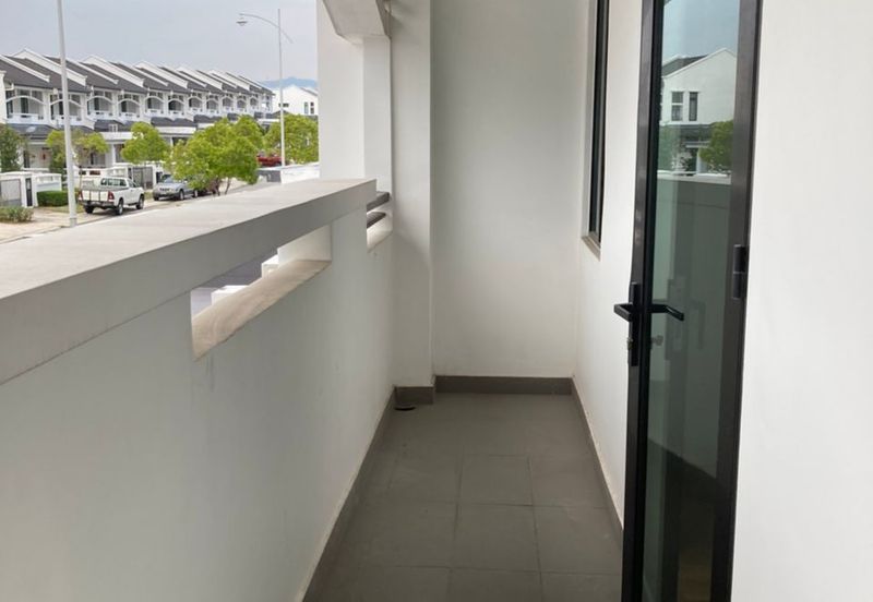 Cradleton @ Eco Majestic