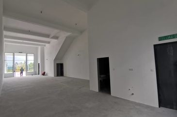 Ivoris @ Eco Majestic