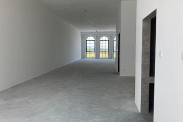 Ivoris @ Eco Majestic