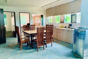 Taipan Business Centre, USJ 10